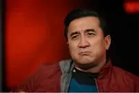 ببینید؛ مشاجره لفظی خداداد عزیزی با هوادار خیبر پس از شکست تراکتور