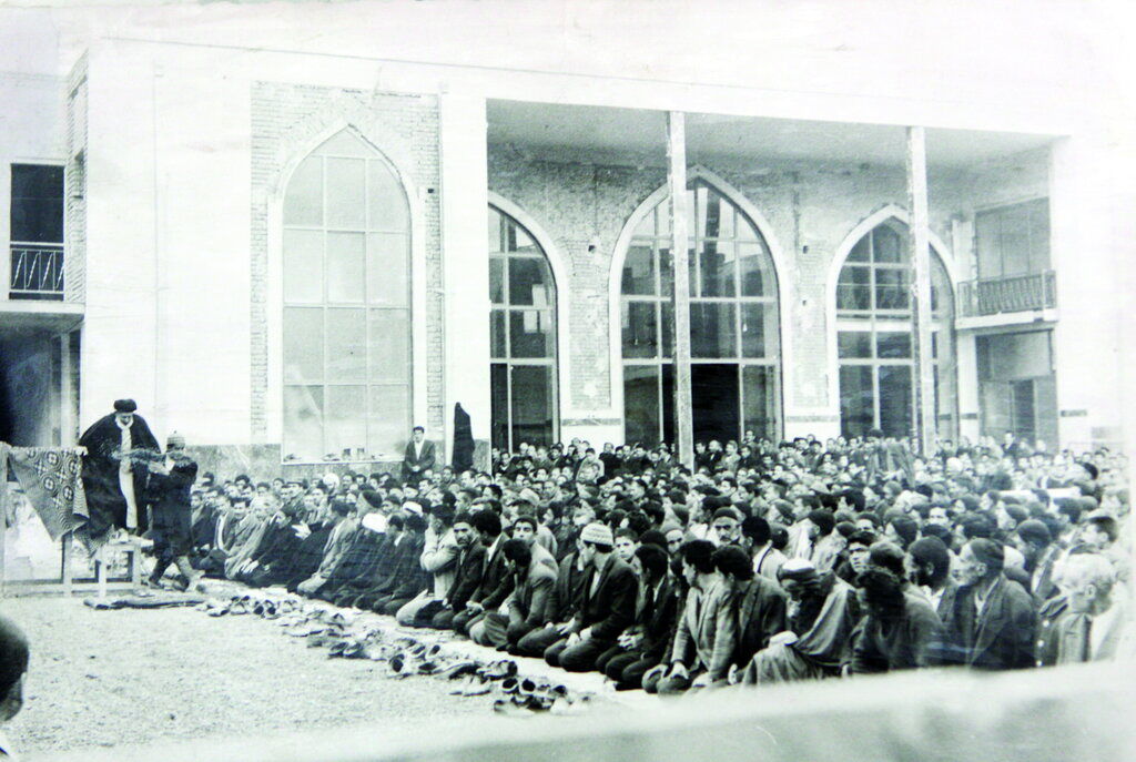 دستور عجیب به دار کشیدن مجرمان در میدانی پر از سبزی‌خوردن