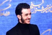 عکس| سفر زمان؛ تیپ خاص «علی شادمان» 7 سال قبل در نمایش «شاه ماهی»