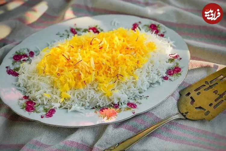 پلو چند دقیقه باید دم بکشد؟؛ ۵ راز برنج دانه‌دانه و خوش‌پخت