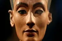 این زن زیبا و مرموز مصر باستان هنوز هم جذاب است؛ چرا؟