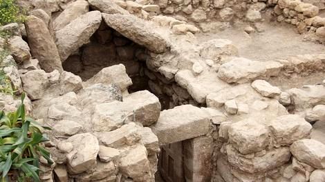 (ویدیو) کشف بزرگترین آرامگاه‌های خانوادگی سنگی ۲۰۰۰ ساله در ایذه