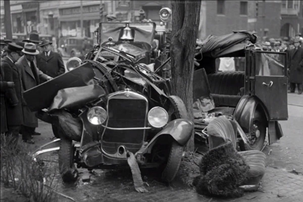 (ویدئو) تست تصادف خودرویی خطرناک در سال 1930؛ وقتی راننده جان‌اش را کف دست‌اش می گذارد!