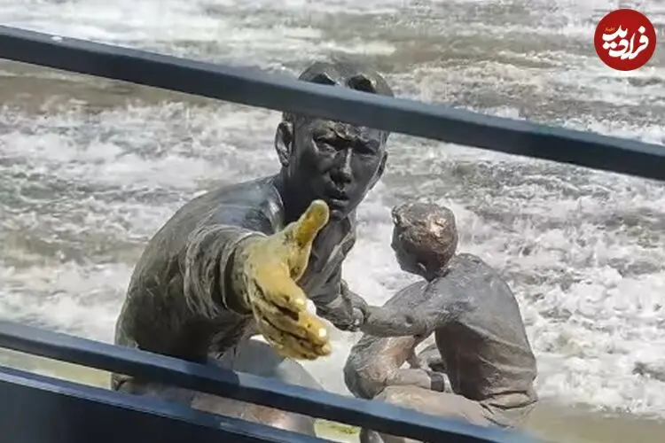 مجسمۀ جالبی که به یاد «نجات یک سگ» ساخته شد
