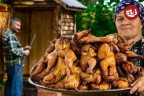 ببینید| غذای روستایی در آذربایجان؛ دودی کردن مرغ به روشی خاص