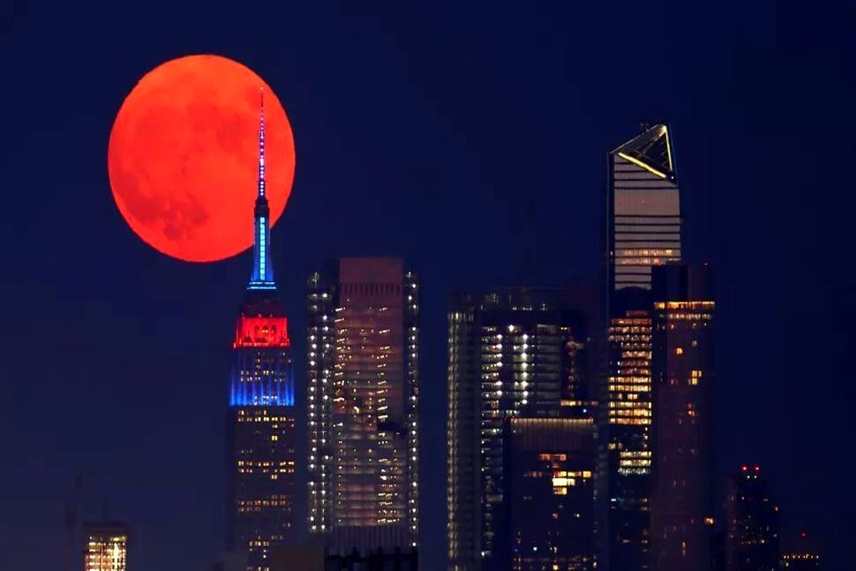 بزرگترین ماه قرمز فردا در آسمان طلوع می‌کند!