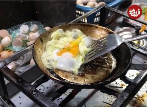 ببینید؛ غذای خیابانی در پاکستان؛ سرعت جالب آشپز خیابانی در پخت نیمرو در کراچی