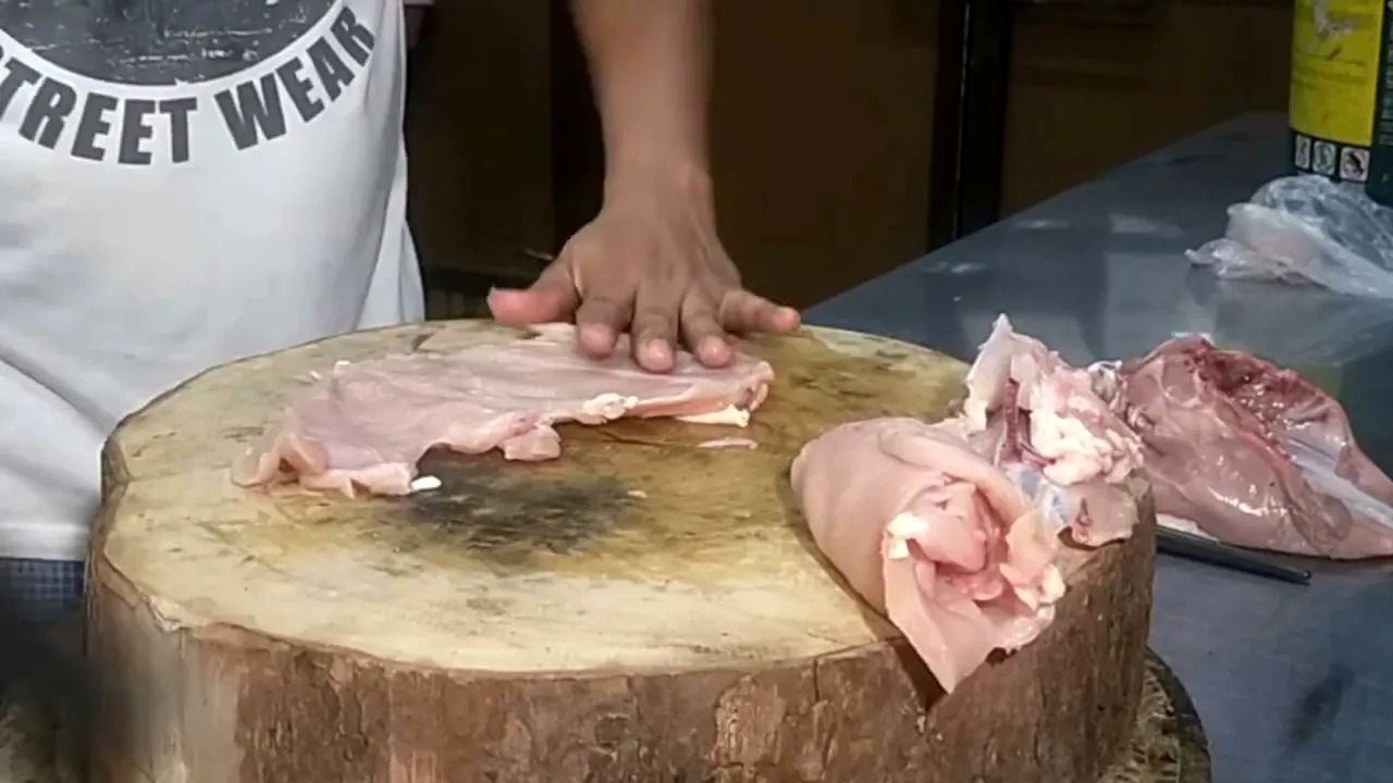 (ویدئو) مهارت این استاد ویتنامی در برش زدن و بی استخوان کردن مرغ