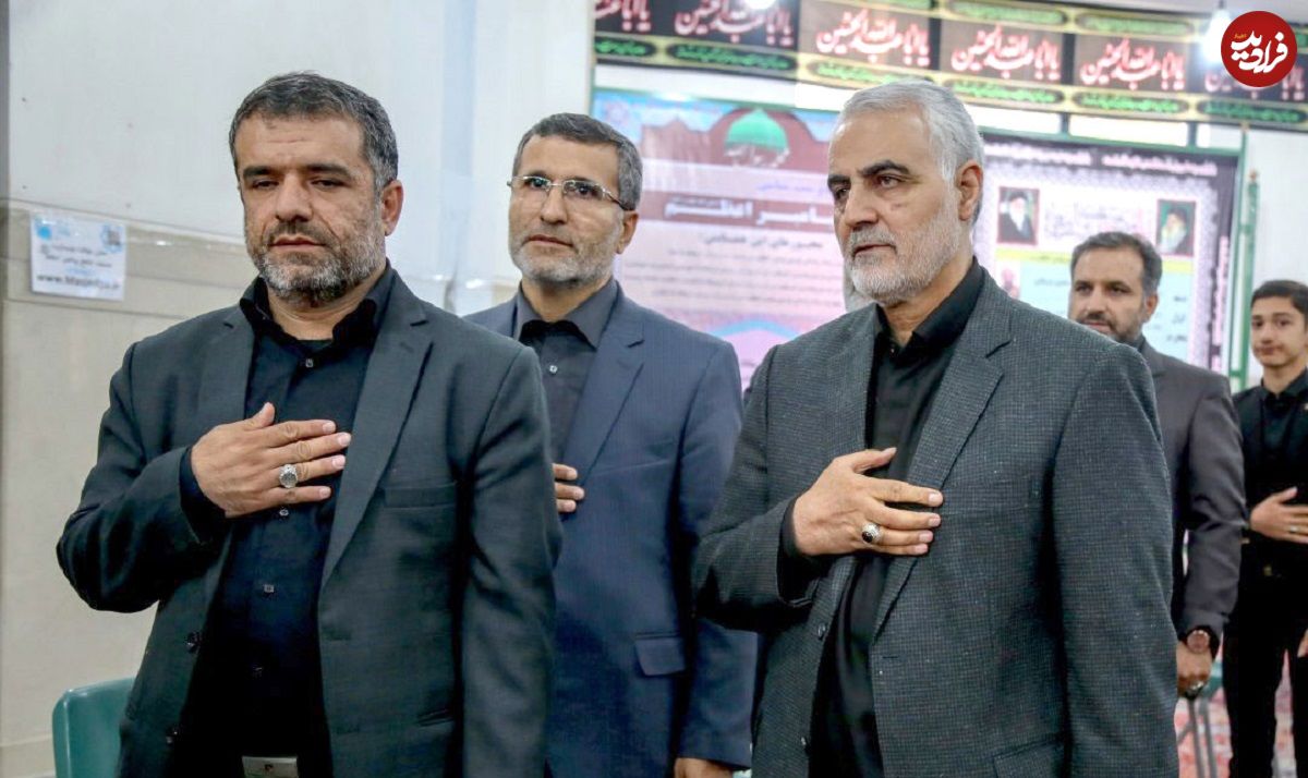 عکس؛ سفر در زمان؛ «سردار سلیمانی» در کنار محافظان اش»؛ دهه 90