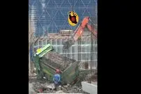 ( ویدئو) مهارت و سرعت عمل بیل مکانیکی در نگه داشتن کامیون