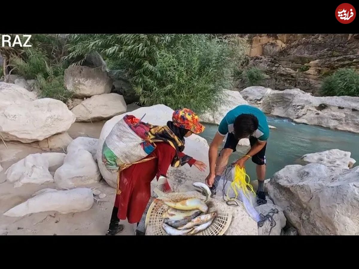 (ویدئو) ماهیگیری درخشان پدر و دختر عشایر ایرانی در رودخانه‌ای بزرگ و خروشان