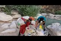 (ویدئو) ماهیگیری درخشان پدر و دختر عشایر ایرانی در رودخانه‌ای بزرگ و خروشان