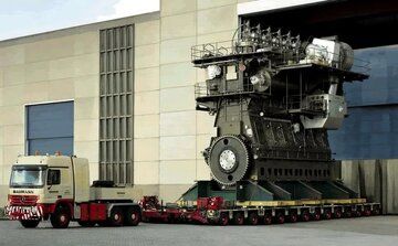 (عکس) بزرگترین موتور جهان با ابعادی باورنکردنی؛ این موتور مربوط به چه وسیله ای ست؟