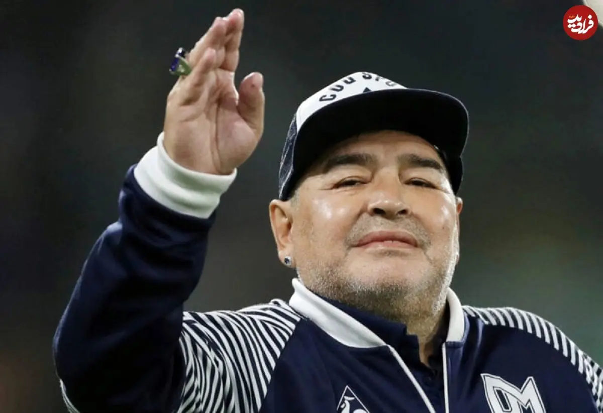 عکس| سفر در زمان؛ «دیگو مارادونا» در طول یک جلسه عکاسی در بارسلونا؛ سال 1359