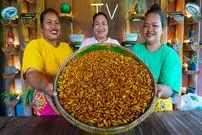 ببینید| غذای روستایی در سنگاپور؛ پخت یک غذای سنتی با کرم ابریشم و سبزیجات