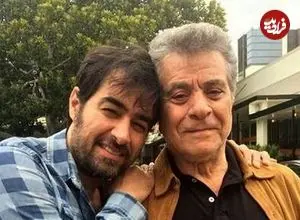 عکس| سفر زمان؛ «بهروز وثوقی» در کنار «نوری کسرایی» سوار بر اتوبوس؛ سال 49