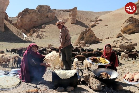 ببینید؛ غذای عشایری در افغانستان؛ پخت مرغ کبابی با سیب زمینی و پخت نان