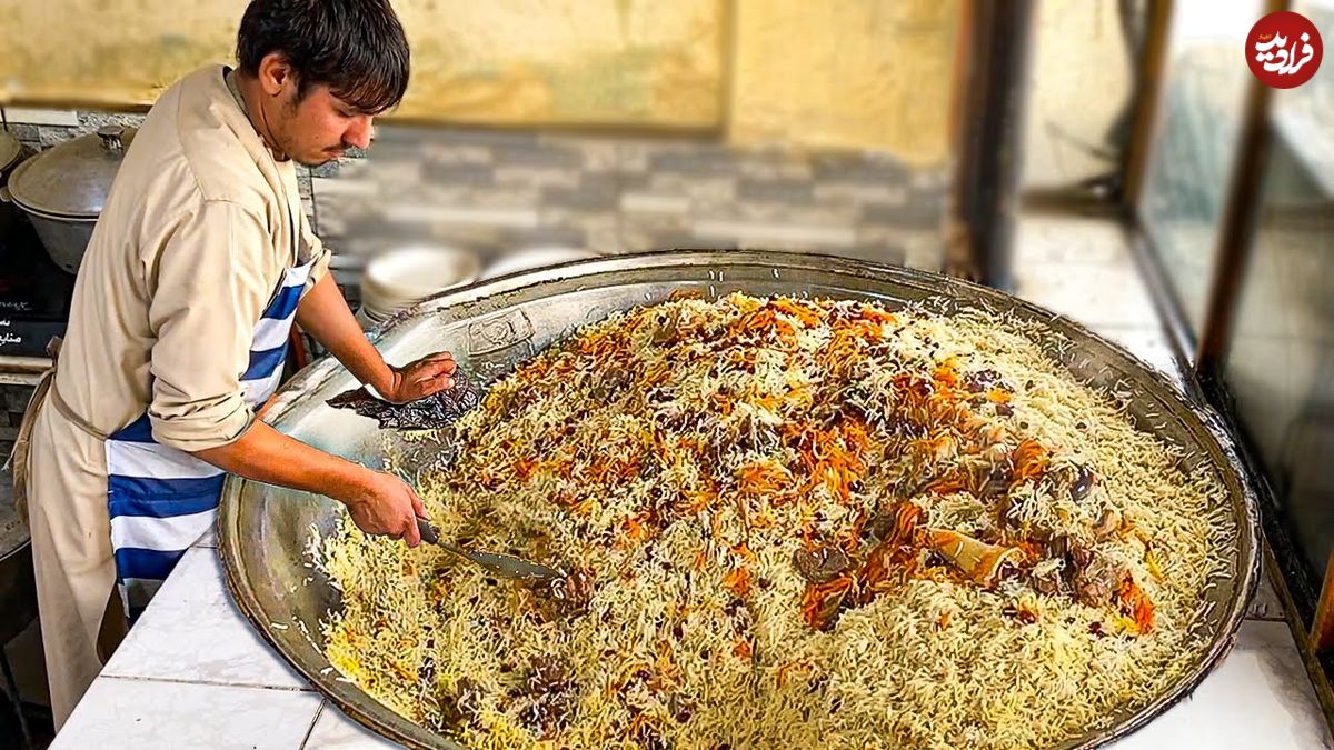 ببینید| غذای خیابانی در افغانستان؛ تهیه قابلی پلوی محبوب در کابل
