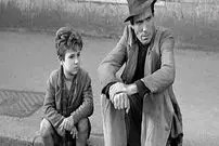 عکس| سفر در زمان؛ روزنامه‌فروشی که صاحب سالن سینما شد!