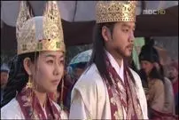 عکس| سفر زمان؛ «تسو» به همراه «همسر، مادر و پدرزنش» در یک برنامه تلویزیونی