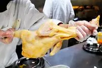 ببینید| غذای خیابانی در آمریکا؛ مرغ سوخاری ترد و برنج سرخ شده با میگو در نیویورک