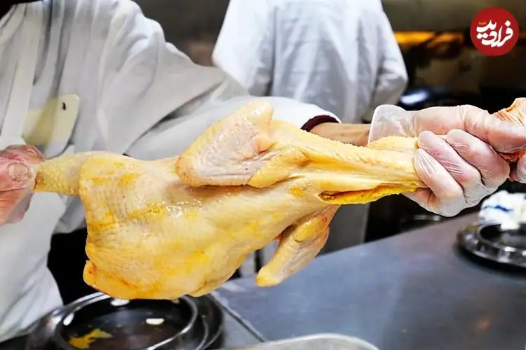 ببینید| غذای خیابانی در آمریکا؛ مرغ سوخاری ترد و برنج سرخ شده با میگو در نیویورک