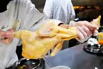 ببینید| غذای خیابانی در آمریکا؛ مرغ سوخاری ترد و برنج سرخ شده با میگو در نیویورک