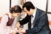 عکس| سفر به تاریخ؛ «رغد، دختر صدام» در مراسم چهلم پدرش در یمن؛ 18 سال قبل