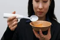 عکس| ژاپنی‌ها قاشقی ساختند که با برق غذا را شورتر می‌کند!
