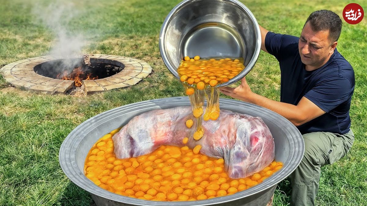 ببینید؛ غذای روستایی در آذربایجان؛ پخت یک غذای متفاوت با گوشت بره و تخم مرغ