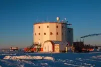 (ویدئو) زندگی عجیب یک مرد در دمای منفی ۷۰ درجه به تنهایی!