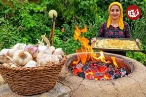 ببینید| غذای روستایی در ایران؛ پخت حرفه ای نان سیر در طبیعت روستا