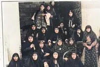 تصویر| سفر به تاریخ؛ عکس یادگاری زنان حرمسرای ناصرالدین‌شاه در کنار خواجه‌های اندرونی
