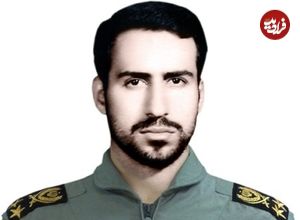 عکس؛ سفر در زمان؛ «احمد کشوری» خلبان مشهور بل ای‌اچ-۱ کبرا در کنار هلیکوپترش؛ دهه 50