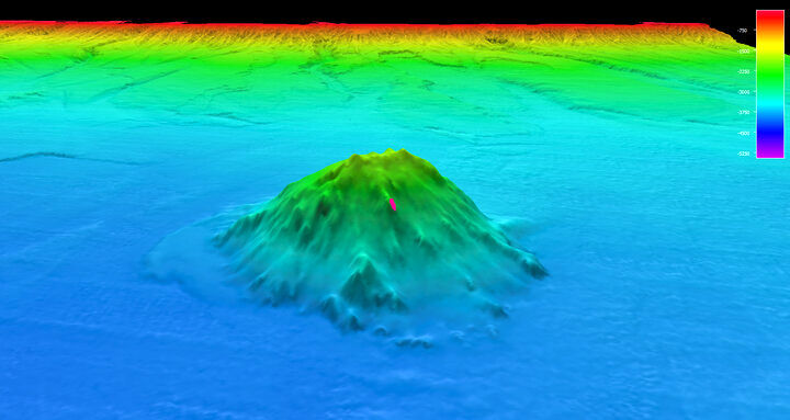 (عکس) کشف کوهی عظیم که در اعماق اقیانوس پنهان شده