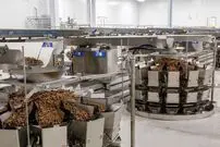 (ویدئو) ببینید انگلیسی‌ها چگونه مرغ و گوشت را در کارخانه به غذای حیوان خانگی تبدیل می‌کنند