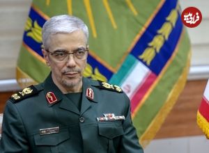 عکس؛ سفر در زمان؛ «سرلشکر باقری و امیر حاتمی» بعد یک جلسه نظامی؛ دهه 90