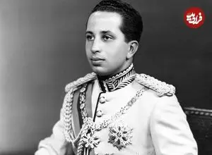 عکس| سفر در زمان؛ «ملک فیصل دوم» آخرین پادشاه عراق در حال بازدید از سندهرست؛ سال 1318