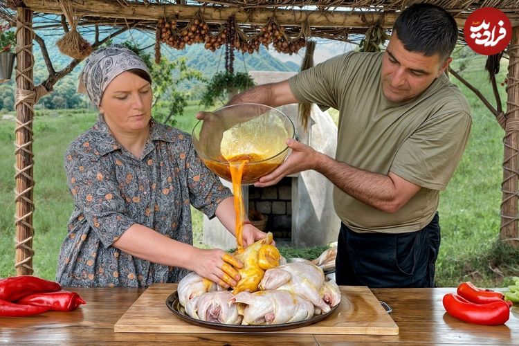 ببینید؛ غذای روستایی در آذربایجان؛ تهیه مرغ کبابی در طبیعت