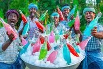 ببینید| غذای روستایی در هند؛ تهیه نوشیدنی با آب نارگیل و سبزیجات