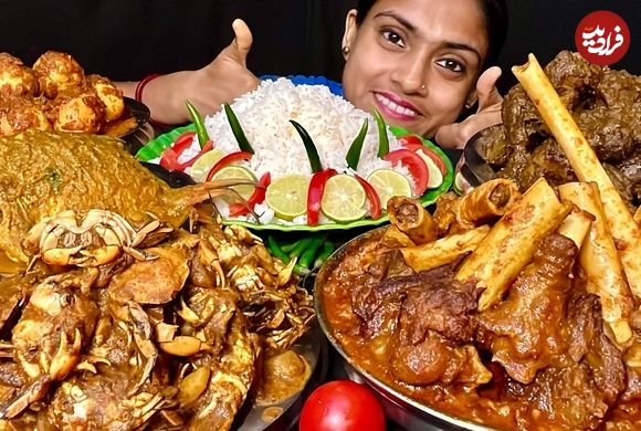 (ویدئو) غذا خوردن با صدا؛ خوردن 9 کیلوگرم چلو گوشت، ماهی پلو و خرچنگ توسط دختر هندی مشهور