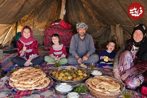 ببینید| غذای روستایی در افغانستان؛ پخت نان و سیب زمینی در تنور در کوهستان
