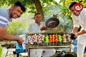 ببینید؛ غذای روستایی در پاکستان؛ پخت خوراک و کباب پیشاوری با گوشت بره کنار رودخانه 