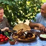 ببینید| غذای روستایی در روسیه؛ سوخاری کردن ماهی روی آتش توسط زوج داغستانی
