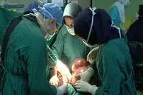 (عکس) خارج کردن توده ۳/۵ کیلویی از کلیه یک مرد