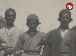 عکس| سفر زمان؛ عکس یادگاری «جوانان اصفهانی بر روی سی‌وسه‌پل» در دوران ناصرالدین شاه
