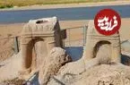 عکس| سفر زمان؛ عکس یادگاری مرد چوپان با آتشدان‌های باستانی نقش رستم