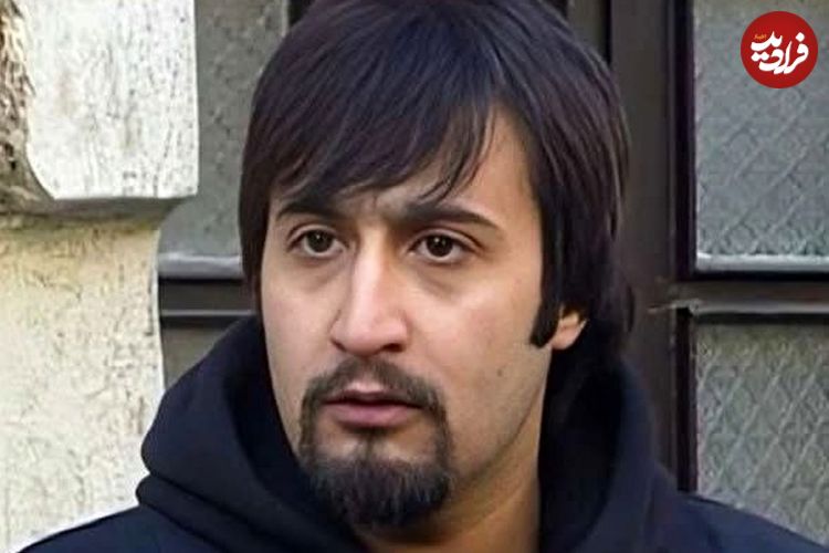 عکس یادگاری اکبر بیکارِ سریال سه در چهار و رضا عطاران