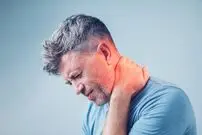 گردن درد چه عللی دارد و چطور درمان می‌شود؟
