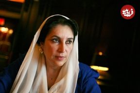 عکس| سفر در زمان؛ «بی نظیر بوتو» در حال سخنرانی در راولپندی؛ سال 1365